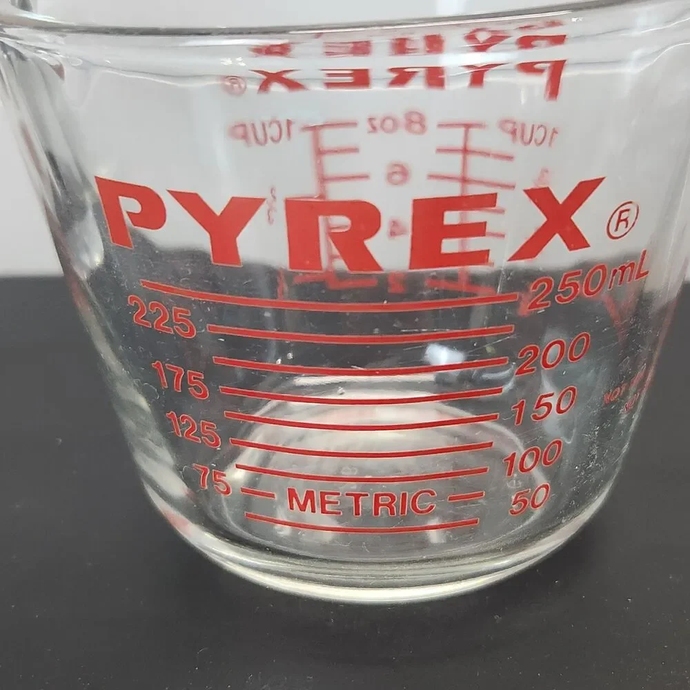 Set of 2 Vtg Pyrex Glass Measuring Cups 2 & 1 Cup Red Letter Corning USA 516 508